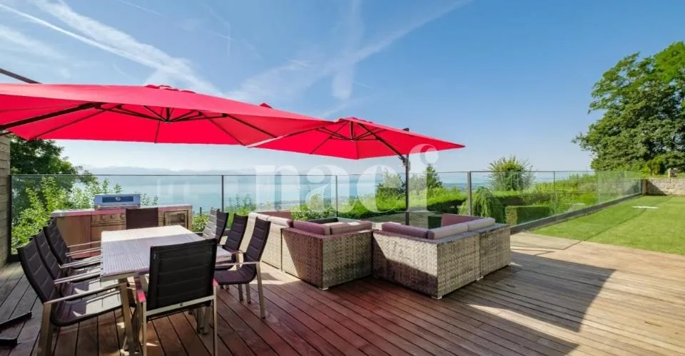 Propriété d'exception de 8 pièces avec vue panoramique sur le lac et piscine chauffée