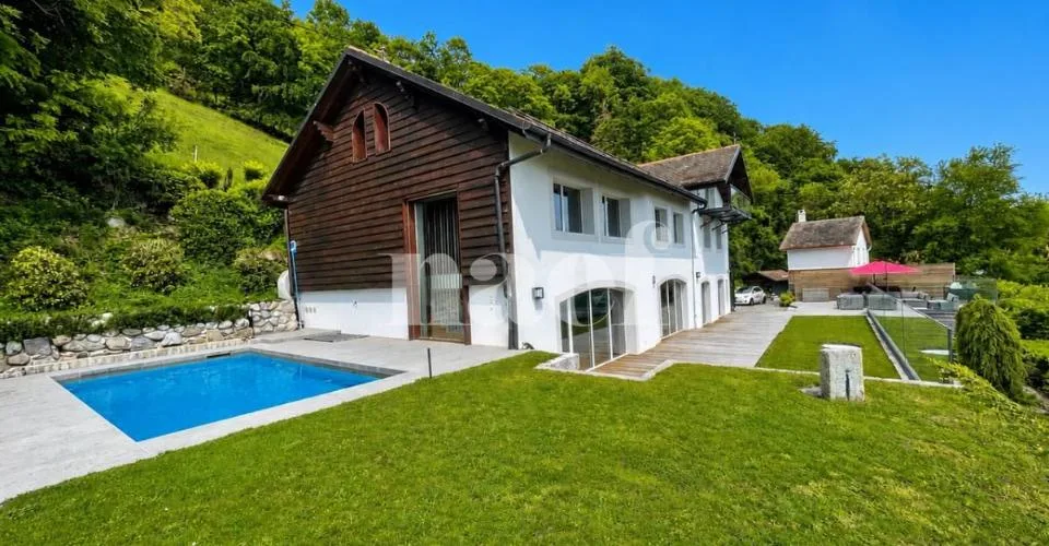 Propriété d'exception de 8 pièces avec vue panoramique sur le lac et piscine chauffée