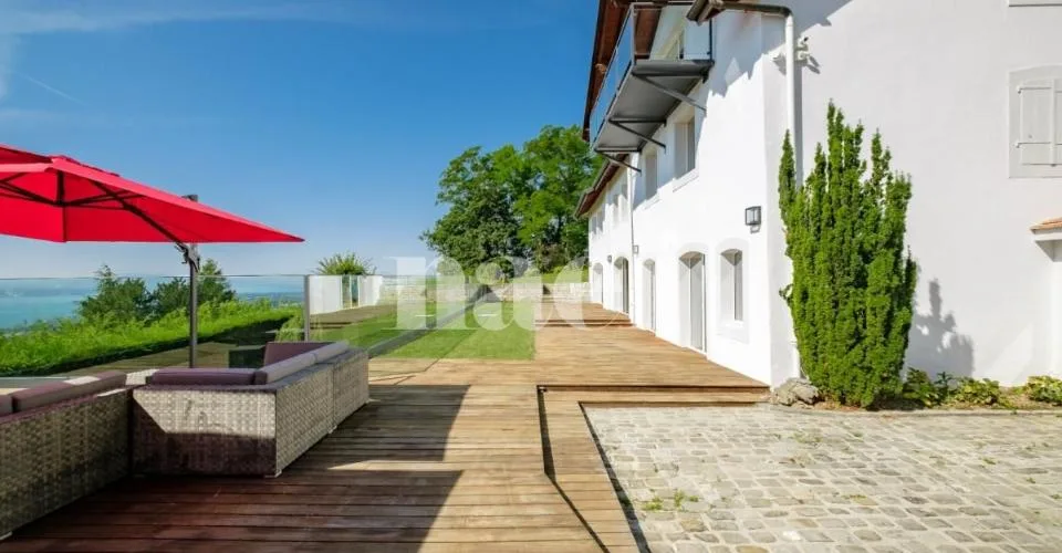 Propriété d'exception de 8 pièces avec vue panoramique sur le lac et piscine chauffée