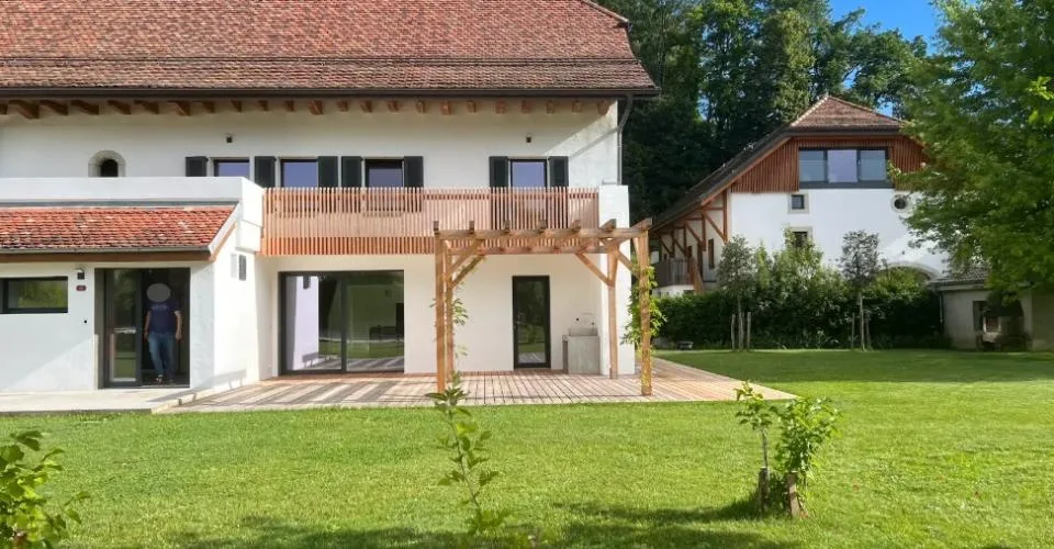 Ferme rénovée à proximité de La Côte International School (LCIS) – Maison familiale de 300 m² avec grand jardin