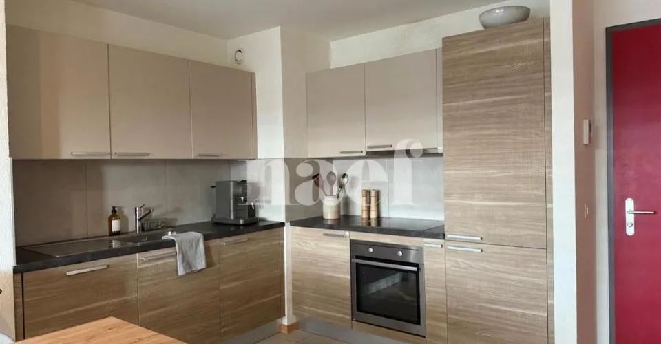 Bel appartement de 2.5 pièces au 5ème étage avec balcon