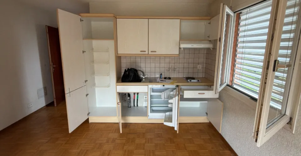 Studio rénové au 2ème étage