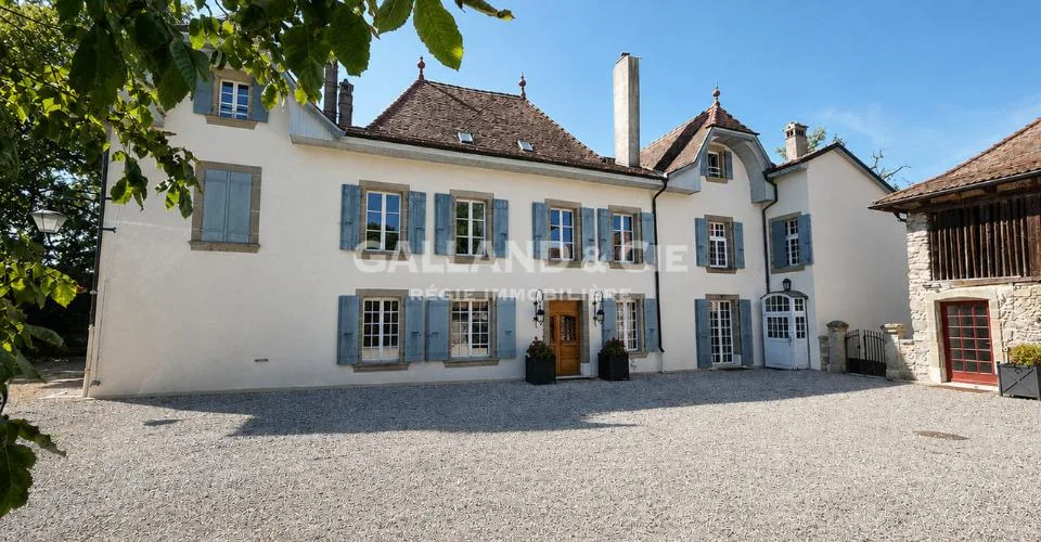 Manoir de caractère au coeur d'un domaine privé