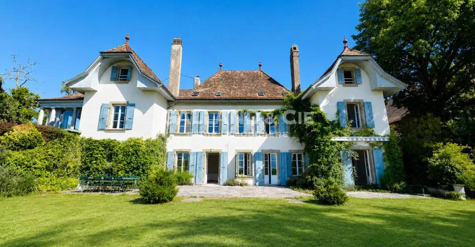 Manoir de caractère au coeur d'un domaine privé