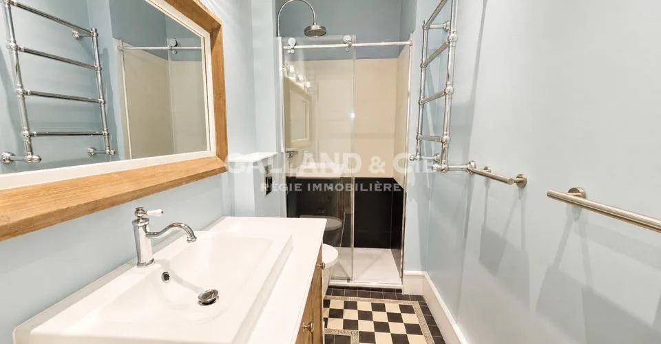 Manoir de caractère au coeur d'un domaine privé