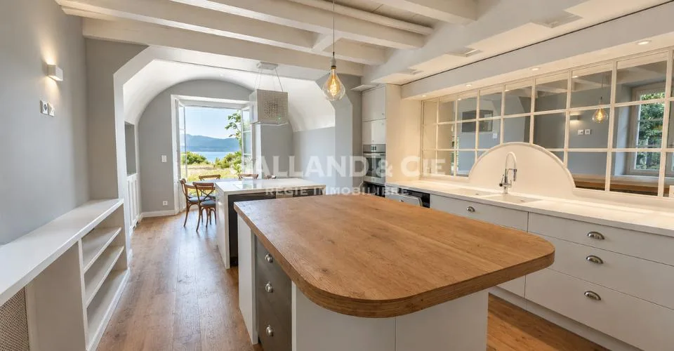 Manoir de caractère au coeur d'un domaine privé