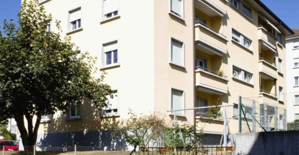 Bel appartement de 2 pces au rez