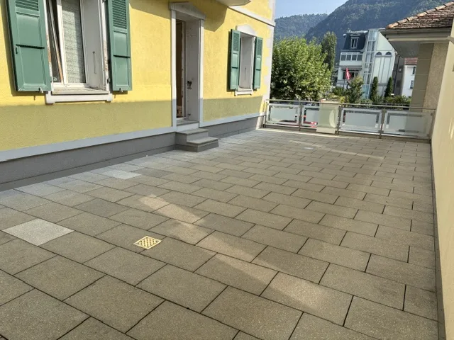 A côté du lac, grande terrasse