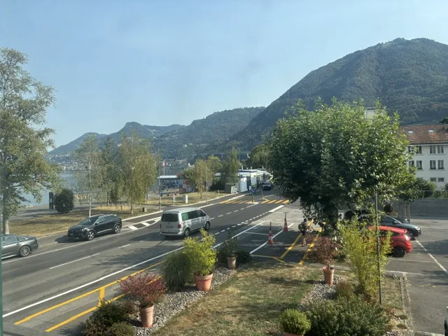 A côté du lac, grande terrasse