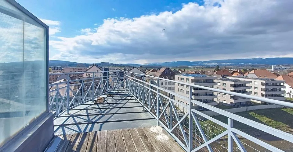 Avec un toit-terrasse au centre ville, charmant 4pces au 4ème!