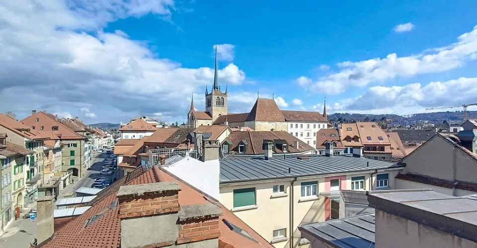 Avec un toit-terrasse au centre ville, charmant 4pces au 4ème!