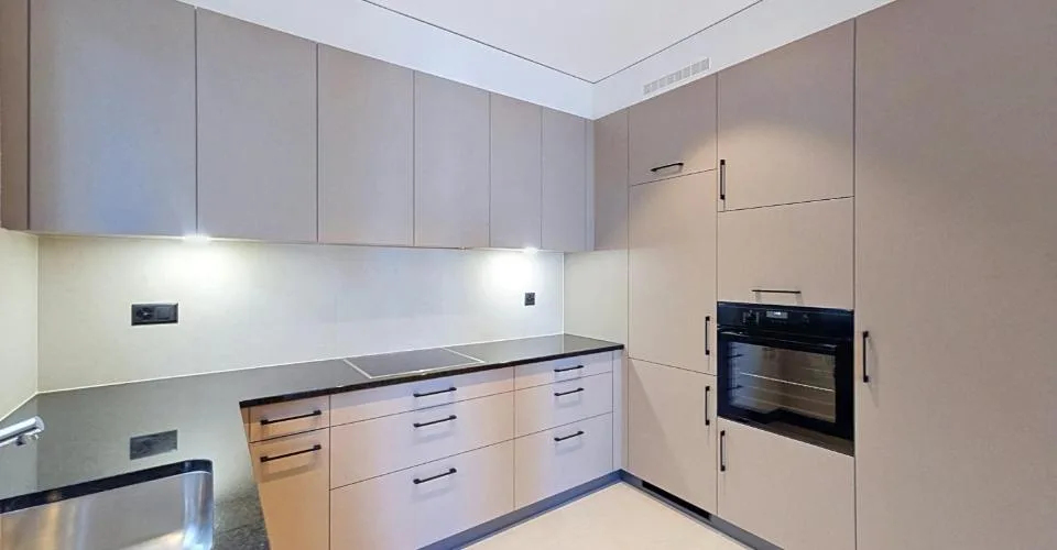 Grand 6.5 pièces familial entièrement rénové avec vue lac et place de parc – Foto 4 von 13