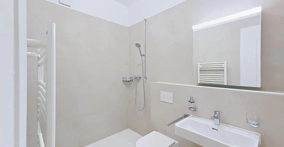 Grand 6.5 pièces familial entièrement rénové avec vue lac et place de parc – Foto 10 von 13