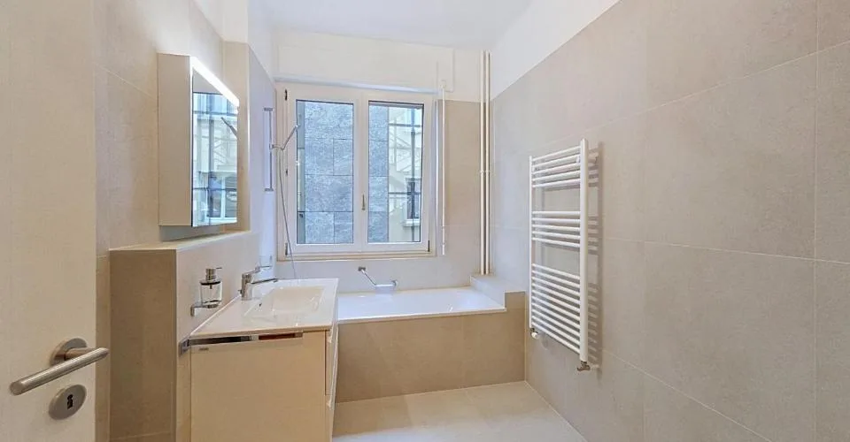 Grand 6.5 pièces familial entièrement rénové avec vue lac et place de parc – Foto 9 von 13