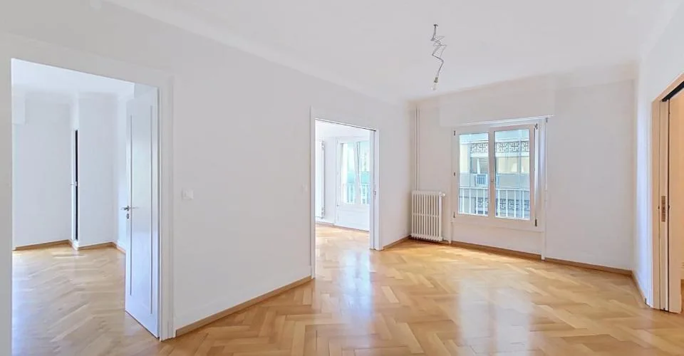 Grand 6.5 pièces familial entièrement rénové avec vue lac et place de parc – Foto 7 von 13