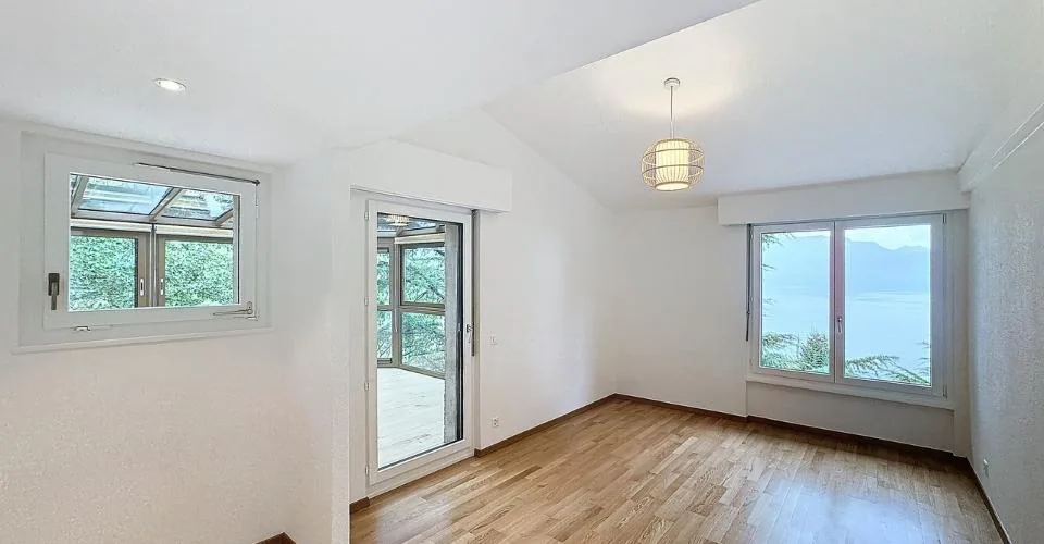 Situation unique - Magnifique villa rénovée avec jardin et vue lac