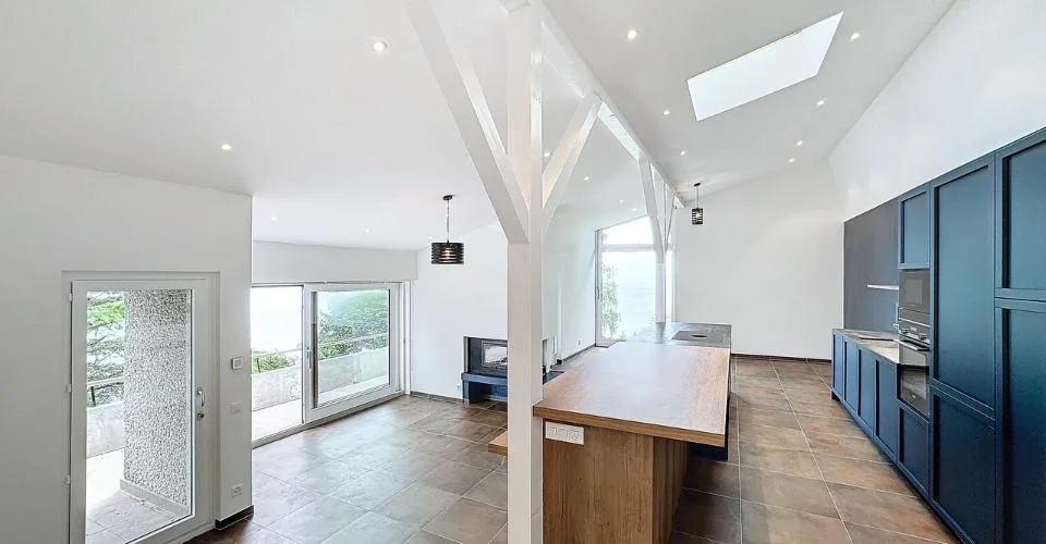 Situation unique - Magnifique villa rénovée avec jardin et vue lac
