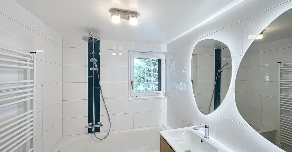 Situation unique - Magnifique villa rénovée avec jardin et vue lac