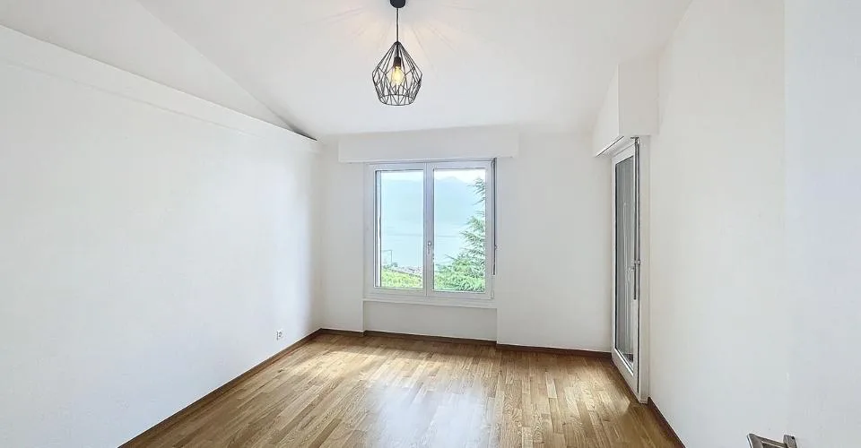 Situation unique - Magnifique villa rénovée avec jardin et vue lac