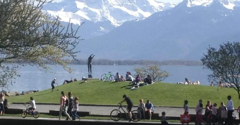 Superbe appartement meublé au bord de l'eau, au centre de Montreux – Foto 12 von 13