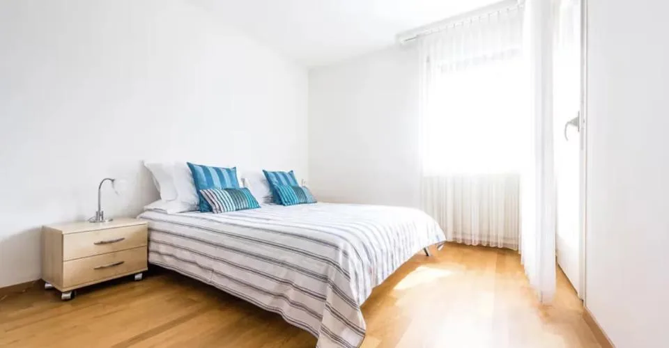 Superbe appartement meublé au bord de l'eau, au centre de Montreux – Foto 4 von 13
