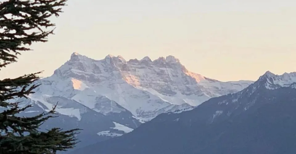 Superbe appartement meublé au bord de l'eau, au centre de Montreux – Foto 13 von 13