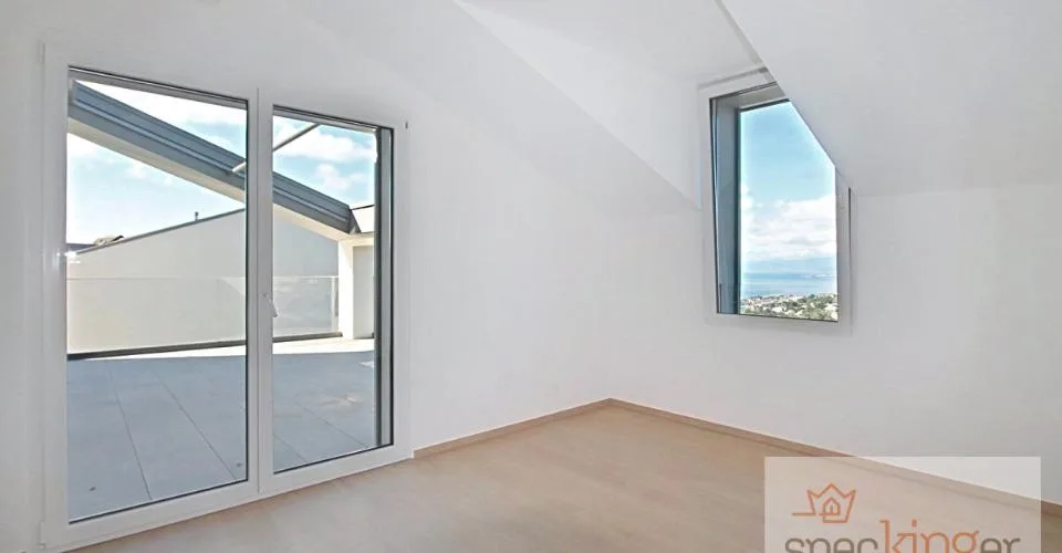 Lumineux appartement de 5,5 pièces, terrasse, très belle vue lac