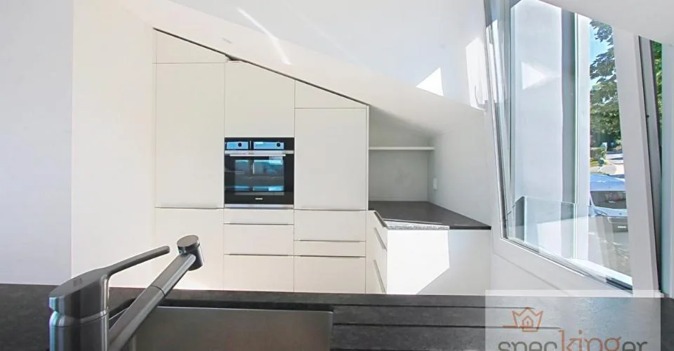 Lumineux appartement de 5,5 pièces, terrasse, très belle vue lac