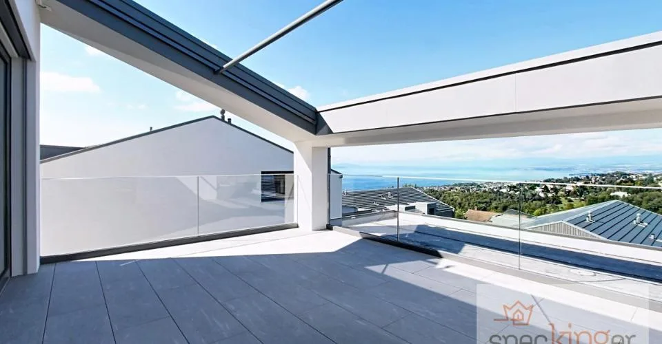Lumineux appartement de 5,5 pièces, terrasse, très belle vue lac