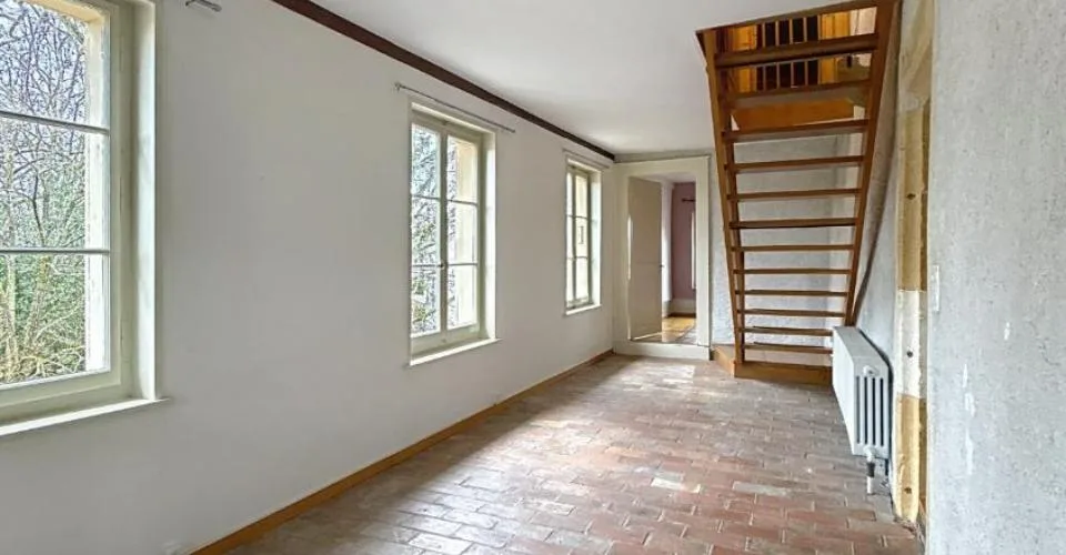Logement atypique de 5.5 pièces au 2ème étage (bail à durée déterminée)