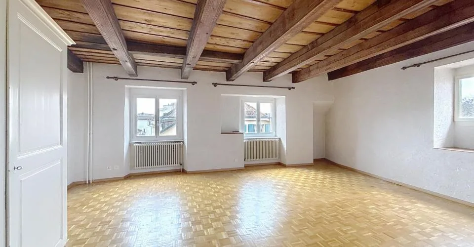 Logement atypique de 5.5 pièces au 2ème étage (bail à durée déterminée)