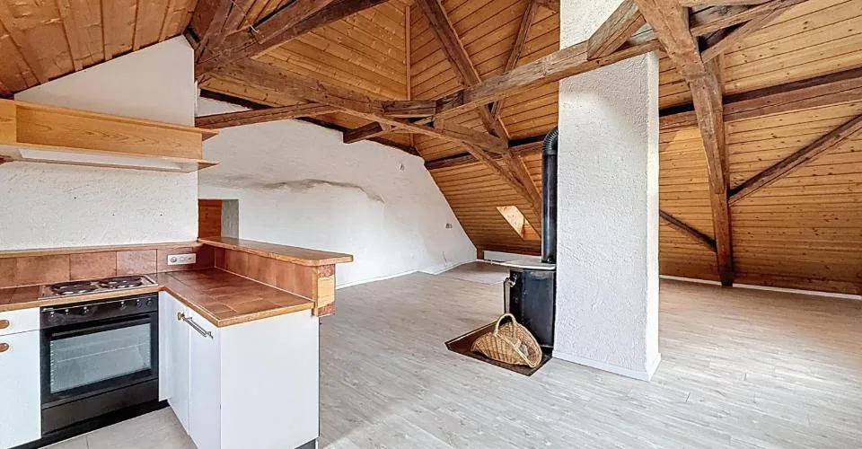 Logement atypique de 5.5 pièces au 2ème étage (bail à durée déterminée)