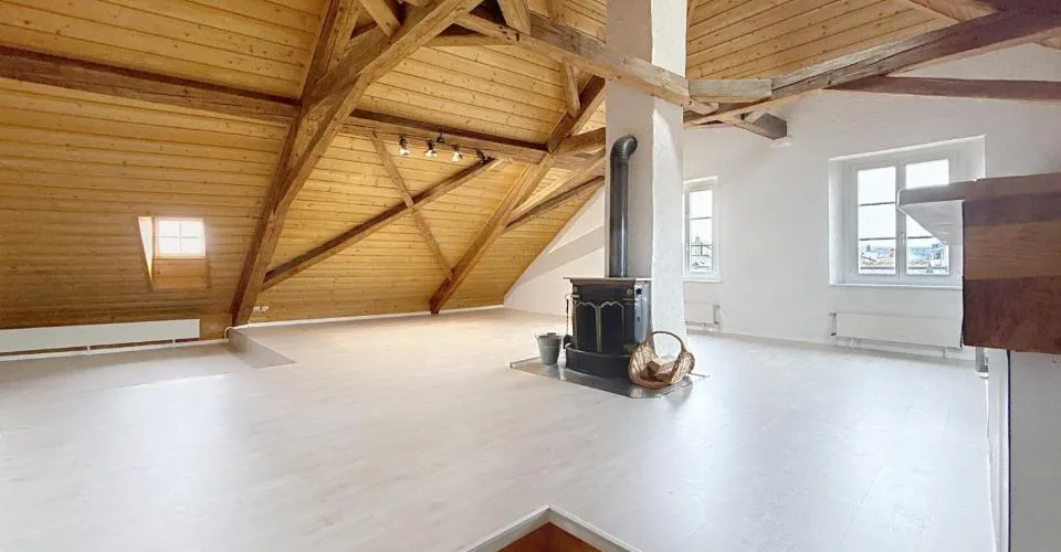 Logement atypique de 5.5 pièces au 2ème étage (bail à durée déterminée)