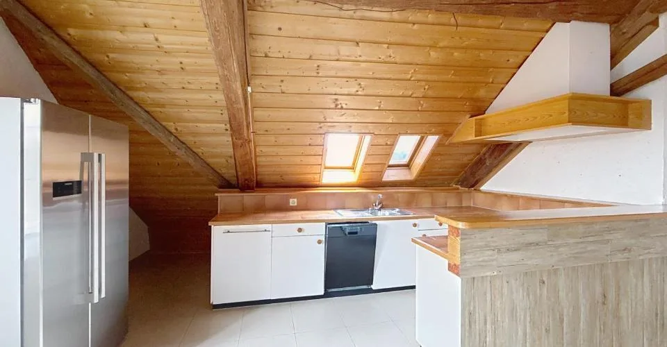Logement atypique de 5.5 pièces au 2ème étage (bail à durée déterminée)