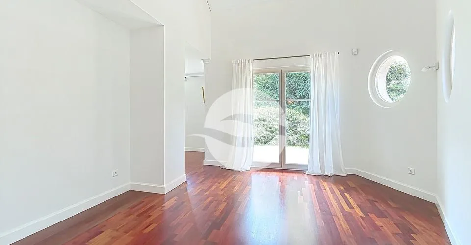 Superbe villa de 10,5 pièces + studio indépendant