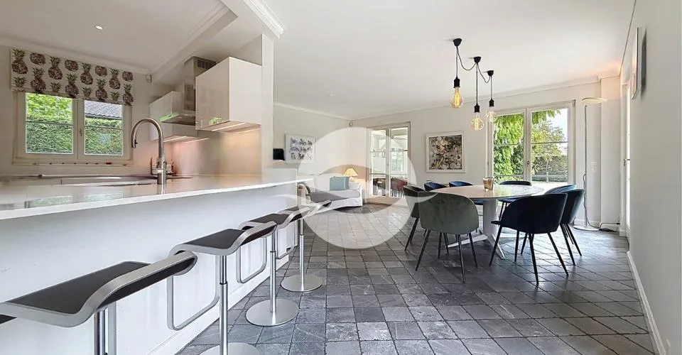 Superbe villa de 10,5 pièces + studio indépendant