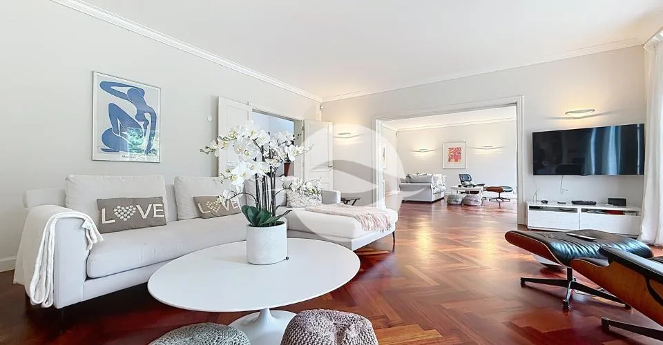 Superbe villa de 10,5 pièces + studio indépendant