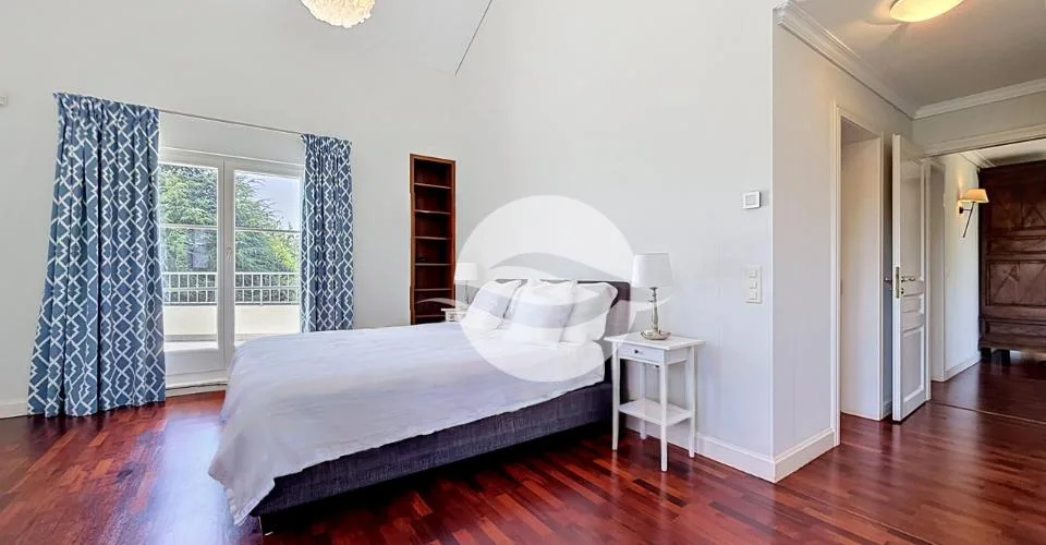 Superbe villa de 10,5 pièces + studio indépendant