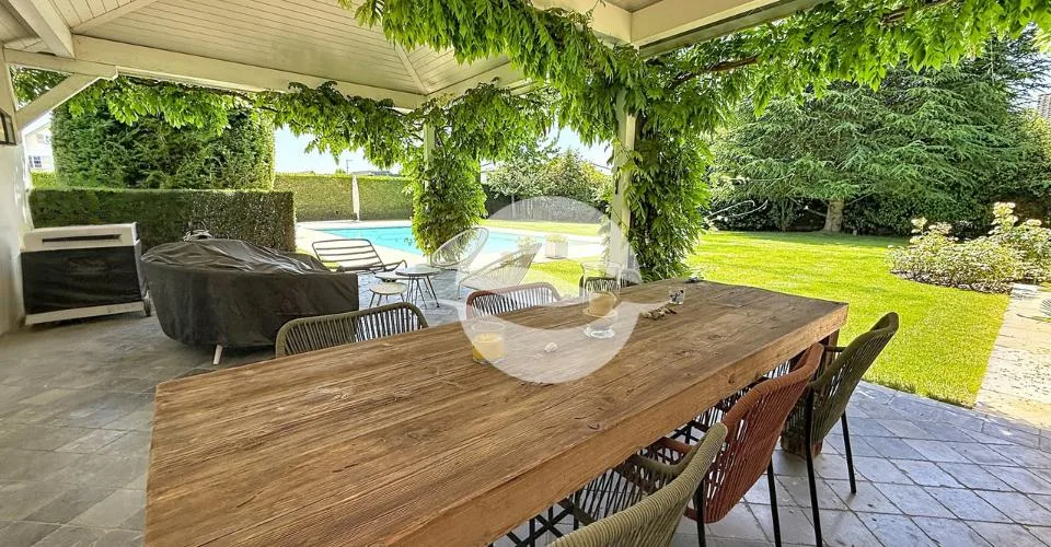 Superbe villa de 10,5 pièces + studio indépendant