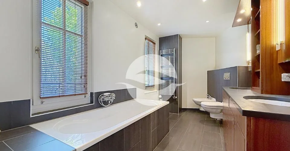 Superbe villa de 10,5 pièces + studio indépendant