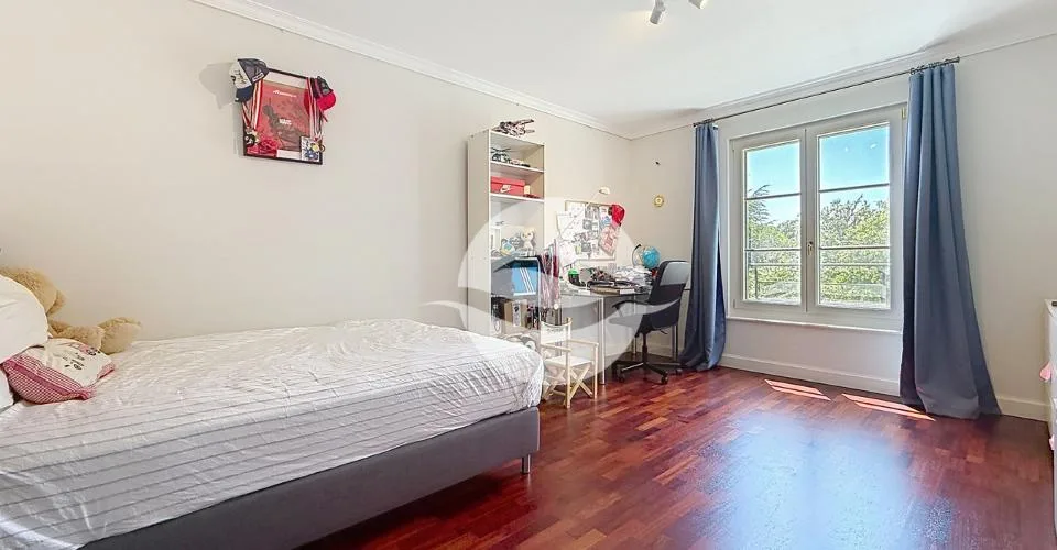 Superbe villa de 10,5 pièces + studio indépendant