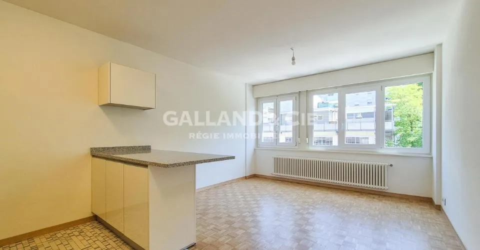 Appartement de 2 pièces au 4ème étage partiellement rénové