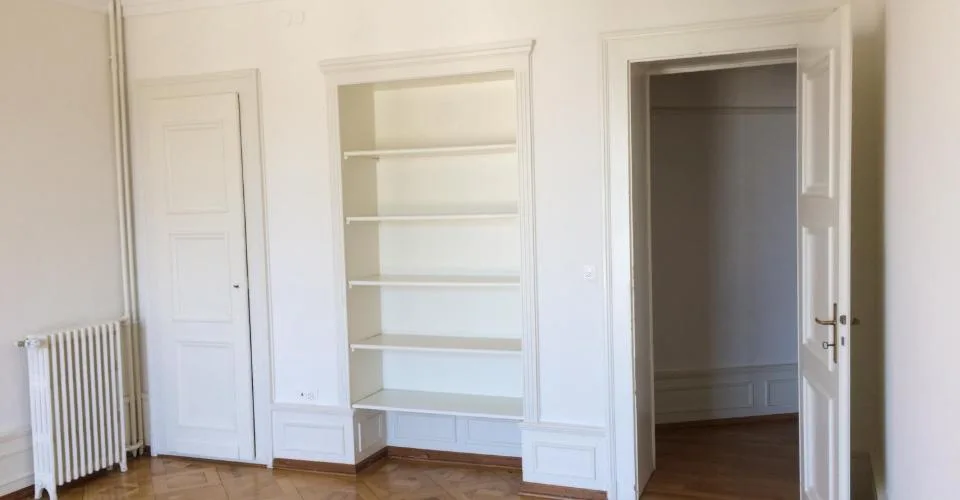 Très bel appartement avec beaucoup de cachet, spacieux et lumineux bénéficiant d'une belle échappée sur le lac