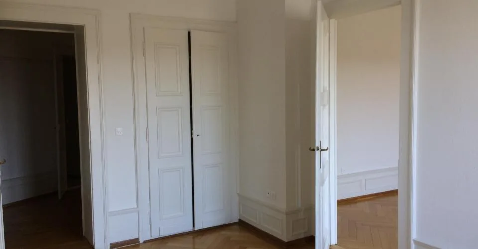 Très bel appartement avec beaucoup de cachet, spacieux et lumineux bénéficiant d'une belle échappée sur le lac