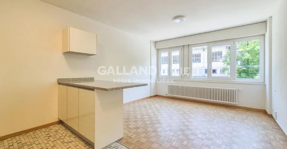 Appartement de 2 pièces au 2ème étage partiellement rénové
