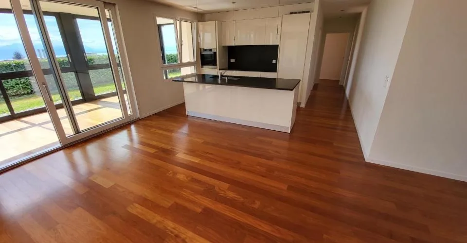 SPLENDIDE APPARTEMENT EN REZ DE JARDIN AVEC VUE LAC ET MONTAGNES A LUTRY