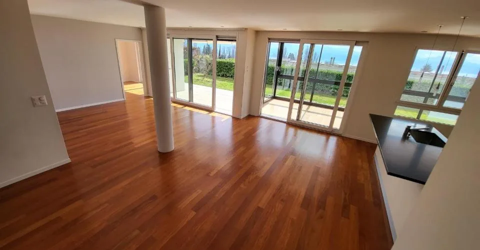 SPLENDIDE APPARTEMENT EN REZ DE JARDIN AVEC VUE LAC ET MONTAGNES A LUTRY