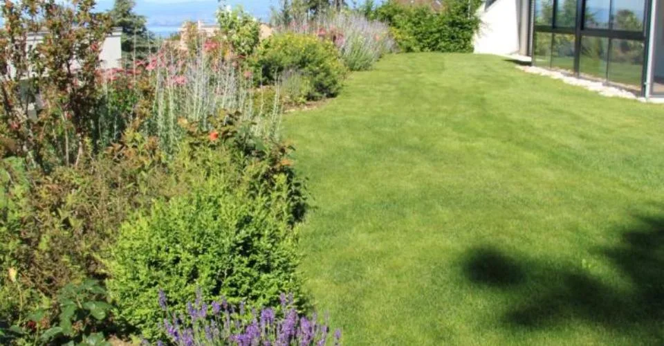 SPLENDIDE APPARTEMENT EN REZ DE JARDIN AVEC VUE LAC ET MONTAGNES A LUTRY
