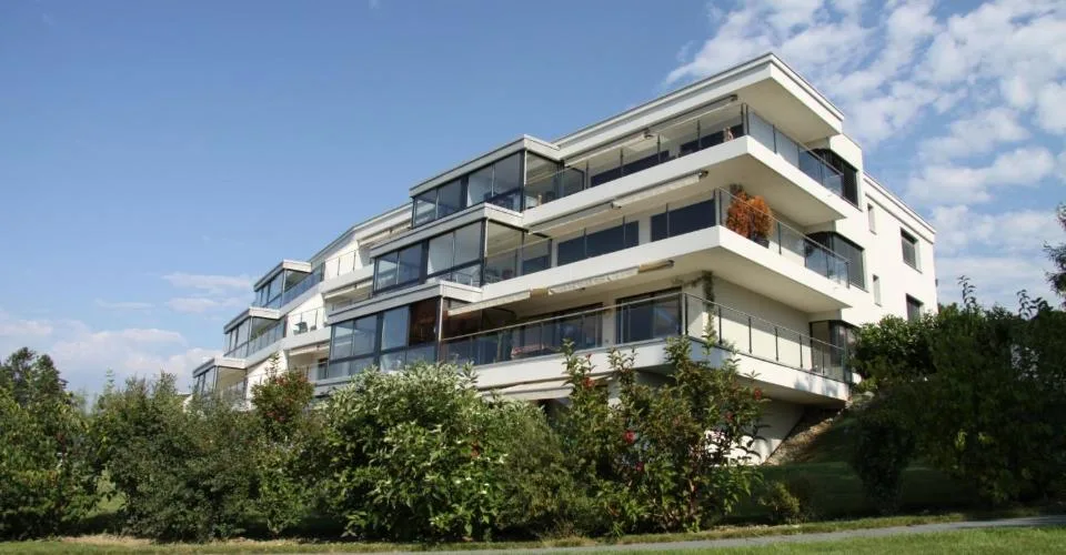 SPLENDIDE APPARTEMENT EN REZ DE JARDIN AVEC VUE LAC ET MONTAGNES A LUTRY