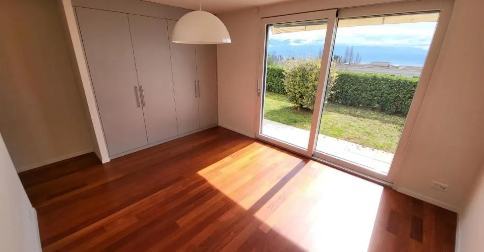SPLENDIDE APPARTEMENT EN REZ DE JARDIN AVEC VUE LAC ET MONTAGNES A LUTRY